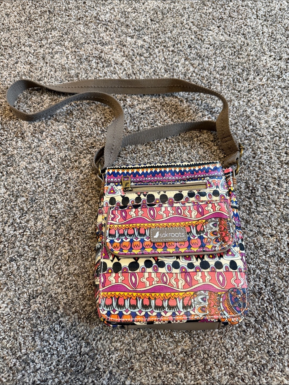 NWOT Sakroots Artists Circle Patterned Crossbody Bag